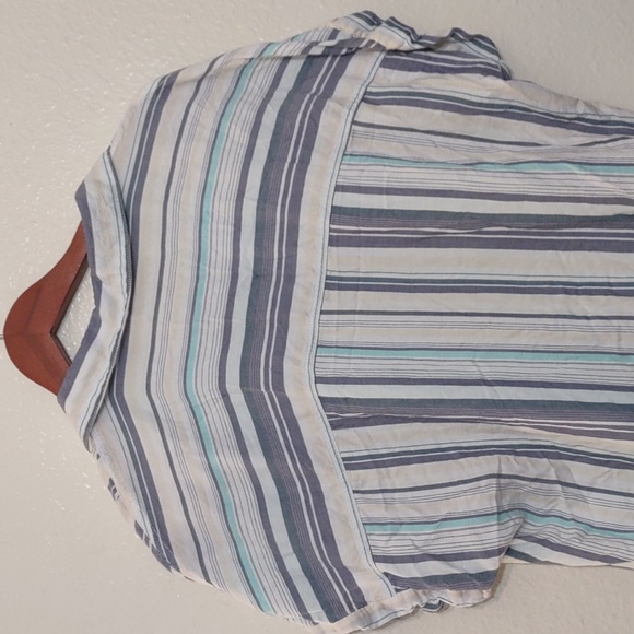 SLIGHTLY USED BEACHLUNCHLOUNGE STRIPPED SIZE M TIED SHIRT - Picture 7 of 8